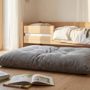 Ergonomisches Kinder Bodenkissen XL **inkl. gratis Rückenkissen** – Memory Foam Sitzkissen – Waschbar – Montessori Kissen Marshmallow - Grau