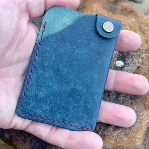 The Stowaway – Back Roads-editie | Pueblo leren portemonnee met drukknoop | Handgemaakte minimalistische EDC-portemonnee van Long Road Leather