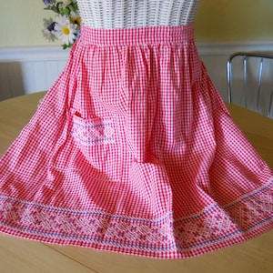 1950s Gingham, Chicken Scratch or Snowflake Apron Hand Embroidery Pattern