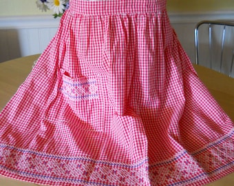 Modèle de broderie à la main de tablier Gingham, Scratch de poulet ou flocon de neige des années 1950