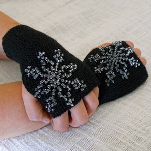 Snowflake Beaded Fingerless Gloves Knitting Pattern (Digital Pattern)