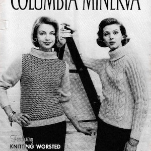 Könnte beinhalten: Zwei Frauen tragen schwarz-weiße Pullover mit Zopfmuster. Die Pullover stammen aus einem Strickmusterbuch mit dem Titel "Columbia Minerva" mit "Knitting Worsted" und "Calypso" Garn. Das Buch ist Band 729 und kostet 25 Cent.