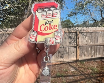 Lustige Kühlschrankzigarette alias Diet Coke. Glitzer einziehbare Rolle oder Schließfach Magnet. Abzeichen Ausweis Lehrer/Student-Sanitäter Ausweis- Krankenschwester Ausweis