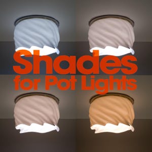 Puede incluir: Cuatro pantallas de tela blanca para focos empotrados se muestran en una cuadrícula, cada una con una temperatura de luz diferente, desde blanco azulado frío hasta blanco amarillento cálido. El texto "Shades for Pot Lights" aparece en naranja.