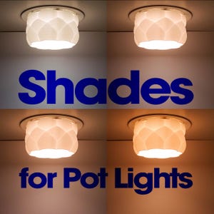 Puede incluir: Cuatro pantallas cilíndricas blancas y texturizadas para luces empotradas se muestran en una cuadrícula, cada una emitiendo una temperatura de color diferente, desde blanco frío hasta amarillo cálido. El texto "Shades for Pot Lights" está en azul.