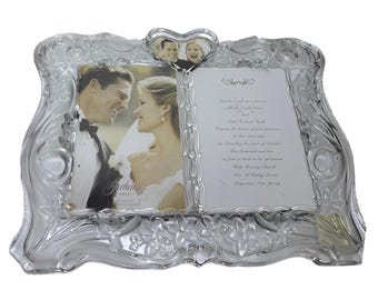 Invitación de boda y marco de fotos de cristal de la colección Tradiciones Sentimentales de Gorham 1831