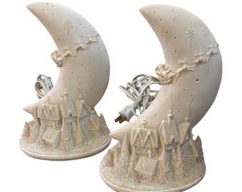 Set di lampade natalizie vintage a forma di luna, illuminate, per decorare villaggi e cottage con la neve.