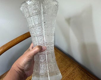 Vintage Boho Tschechische Kristallvase 25 cm Sägezahnform, handgeschliffenes Bleiglas im Queen-Lace-Stil