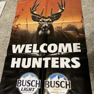 Herzlich Willkommen in unserem Jagdhaus Banner! Busch Light Deer Jagd Perfektes Geschenk für Jäger Willkommensschild
