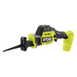Könnte beinhalten: Eine limettengrüne und schwarze Akku-Säbelsäge mit dem Ryobi One+ HP Logo an der Seite. Das Elektrowerkzeug verfügt über ein vorne angebrachtes schwarzes Metallsägeblatt, einen strukturierten Griff und ein Akkufach an der Rückseite.