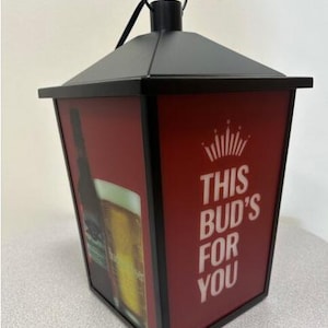 Budweiser Iconic Wirtshaus LED-Licht Laterne - Vintage Bar Licht, Schwerer Metallrahmen, Männerhöhle Dekor, Bier Schild, Hängende Kneipenlampe NEU