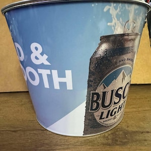 Busch Light Iconic Ice Bucket - Kaltes und glattes Bierdosen-Design