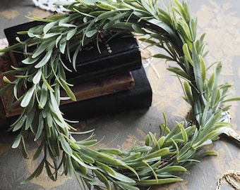 Dekorativer Lavendelkranz naturgetreu mit grünen Blättern ideal für ganzjährige Dekorationen Lavendel