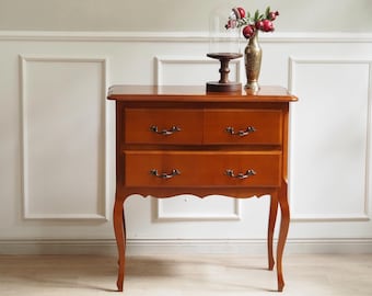 Louis-XV-Kommode | kleine Kommode mit 3 Schubladen | geschwungene Beine | kirschbaumfarben | Reproduktion 20. Jh