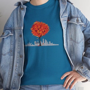 Camiseta de algodón con paisaje urbano minimalista de Urban Oasis