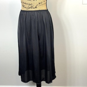 Vintage Warner&#39;s Perfect Measure 55300 Black Nylon Slip Size XL 27&quot; Lace Trim