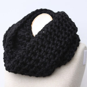 Mens Scarf, Black Scarf, Chunky Scarf, Infinity Scarf, Snood Scarf, Knit Scarf