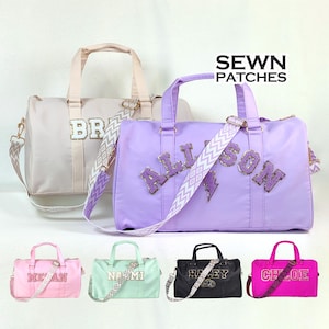 Bolsa de lona con correa tejida, de nailon, personalizada, con parches de letras de chenilla cosidos, ideal para llevar al gimnasio, para viajes de fin de semana o para bailar.