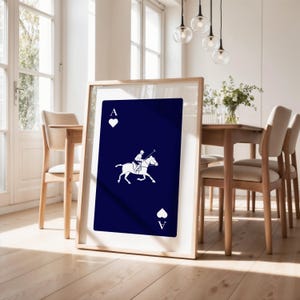 Blauwe marine polospeler Art Print, speelkaart muur decor, poster paardensport, luxe paardrijden kunstwerk, vintage oud geld muurkunst