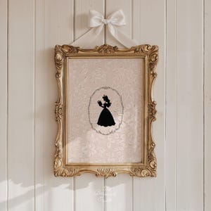 Elegante prinses silhouet kunst aan de muur, vintage kinderkamer muurkunst goud, vrouwelijk bloemendecor, sprookjesachtige esthetiek voor kinderkamer of slaapkamer