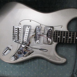 Protector de golpeador de acrílico translúcido personalizado para guitarra Stratocaster