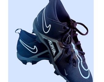 Botas de fútbol Nike Alpha CV0584-010 negras y blancas con tacos moldeados para hombre, talla 9.5 ancha, nuevas sin caja.