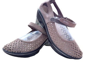 Jambu Womens 9.5M Taupe Laser Cut Mary Jane Wedge Comfort Shoes