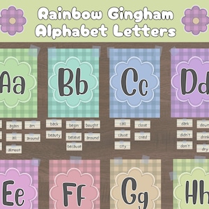 Peut inclure: Lettres de l'alphabet en vichy arc-en-ciel avec un motif floral. Chaque lettre est affichée sur une carte avec un motif vichy de couleur différente. Les lettres sont A, B, C, D, E, F, G et H. Chaque lettre est associée à une liste de mots commençant par cette lettre.