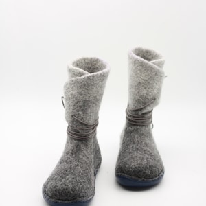 Handgemaakte winterlaarzen van vilten wol: grijs waterafstotend eco-mode