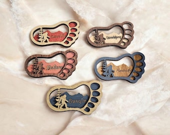 Gelaagde houten magneet Bigfoot-voetafdruk | Gepersonaliseerde Sasquatch Cryptid-hutdecor