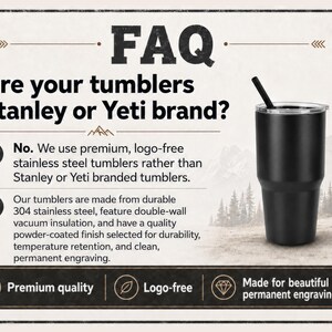 Op de afbeelding: Een zwarte roestvrijstalen beker met deksel en rietje. De tekst luidt: FAQ Are your tumblers Stanley or Yeti brand? No. We use premium, logo-free stainless steel tumblers. Gemaakt van 304 roestvrij staal, dubbelwandige vacu&uuml;misolatie, poedercoating afwerking. Premium quality, Logo-free, Made for beautiful permanent engraving.