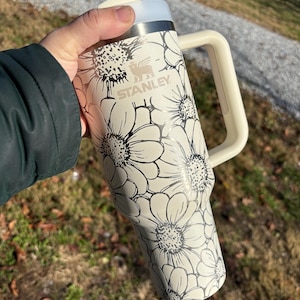 Stanley Engraved | Engraved 40oz Tumbler | Stanley H2.0 Quencher | Daisy Tumbler | Floral Tumbler | Cream Tumbler 23 colors available