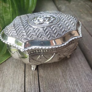 1960's Vintage  Silver Tone Metal Footed Trinket Box Ring Casket Red Felt Lined