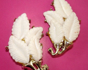 vintage white feathery angel wing leaves floral faux milk glass clip on non-pierced gold tone metal leaf earrings Midcentury classic jewelry