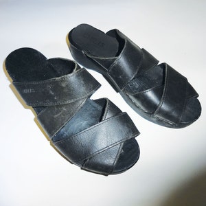 vintage 1990s CHILIS black leather strappy clog sandals size 38 US 7.5 made in Denmark wooden sole slip on 90s peep toe slides Danish clogs image 6