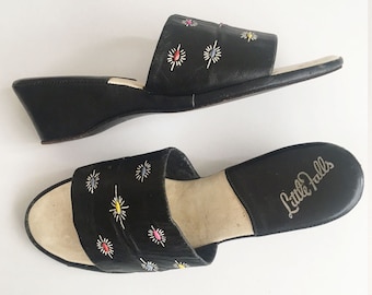 rare vintage LITTLE FALLS hand painted atomic evil eye black leather wedge heel slide slippers size 7 old Hollywood glamour slip on wedges