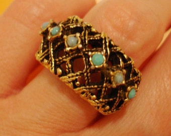 vintage cocktail ring golden basket weave faux turquoise gemstone open back adjustable gold tone metal band size 6 6.5 unisex Midcentury