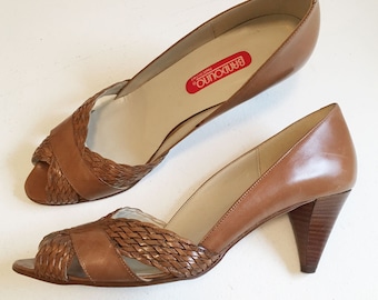 vintage Bandolino made in Italy braided light brown leather peep toe stacked heel pumps 8 - 8.5 N retro Italian high quality womens heels