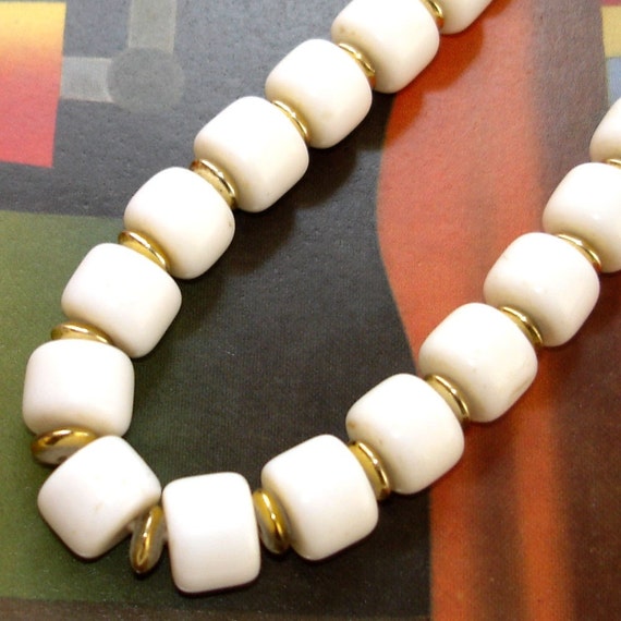 vintage faux milkglass white plastic & gold tone … - image 3