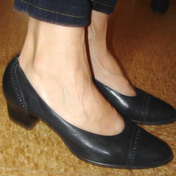 bandolino navy blue heels