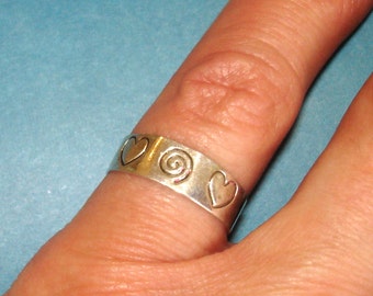 vintage hearts and swirl scroll coil pattern etched silver ring adjustable open back size 6 unisex womens mens kids nonbinary jewelry