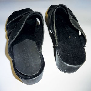 vintage 1990s CHILIS black leather strappy clog sandals size 38 US 7.5 made in Denmark wooden sole slip on 90s peep toe slides Danish clogs image 3