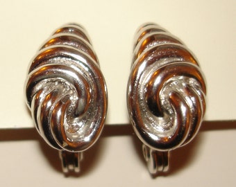 vintage Monet silver tone metal shells nautical seashore clip on earrings non-pierced swirl clips women's classic designer costume jewelry