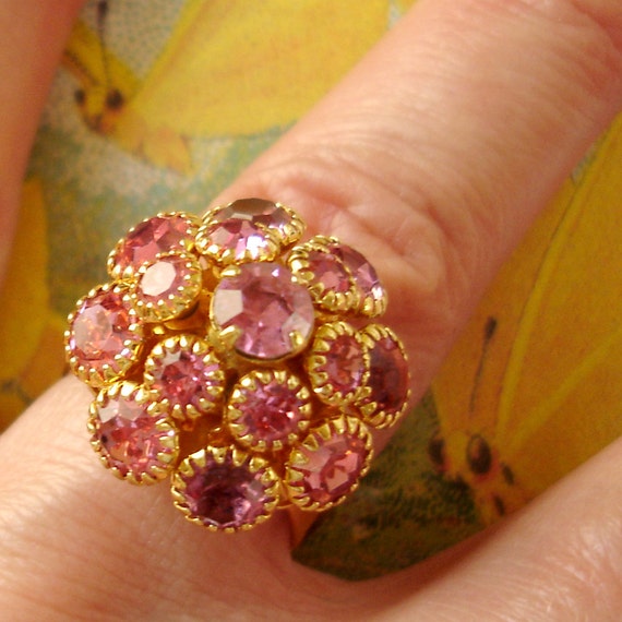 Vintage Sarah Coventry PINK CHAMPAGNE Domed Rhinestone Cluster Gold Tone  Metal Floral Cocktail Ring Adjustable Band Size Hallmarked SARAH 