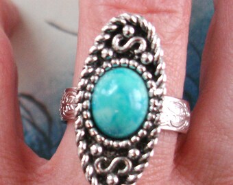 vintage Sarah Coventry initial S faux turquoise cabochon western style oval setting silver tone metal cocktail ring adjustable band size 7