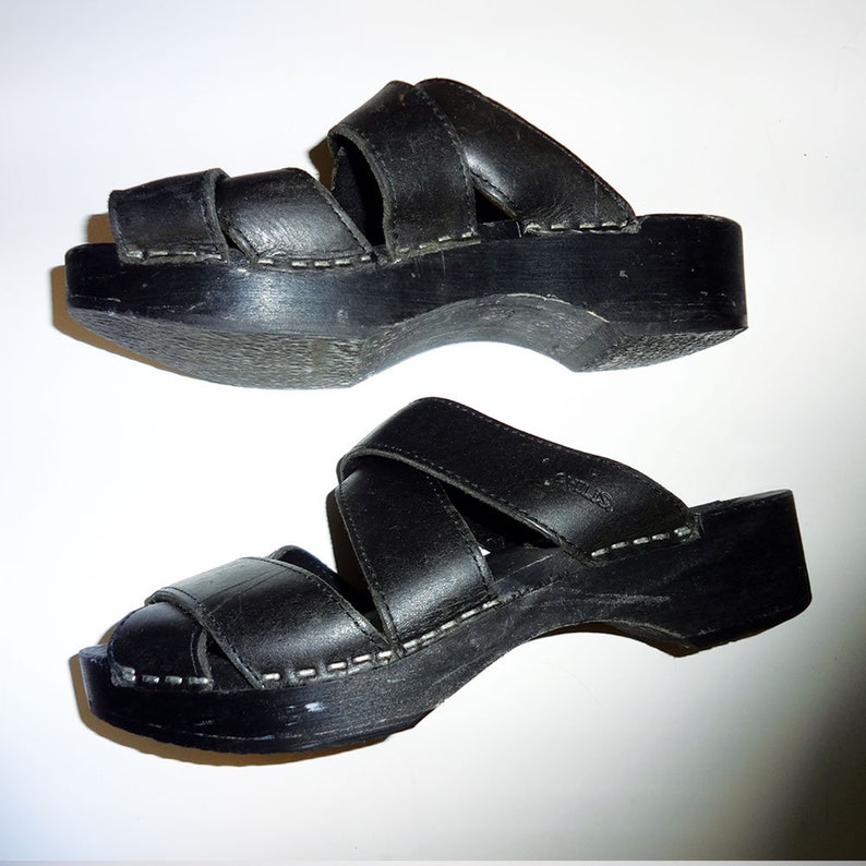 vintage 1990s CHILIS black leather strappy clog sandals size 38 US 7.5 made in Denmark wooden sole slip on 90s peep toe slides Danish clogs image 2