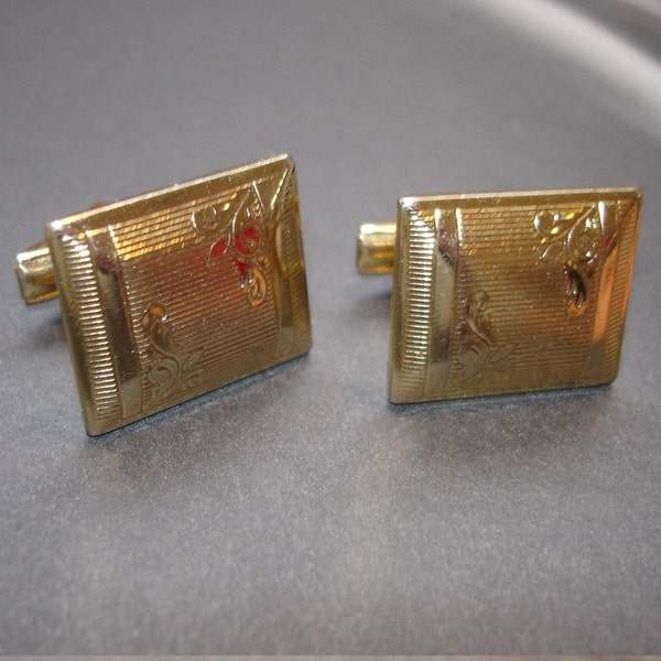 vintage rectangular gold cuff links with etched ribbed fluer de lis flower floral scroll motif striped pattern unisex womens mens nonbinary