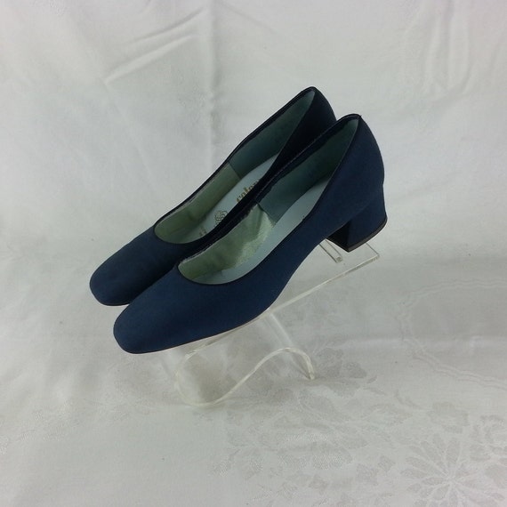 navy blue pumps shoes