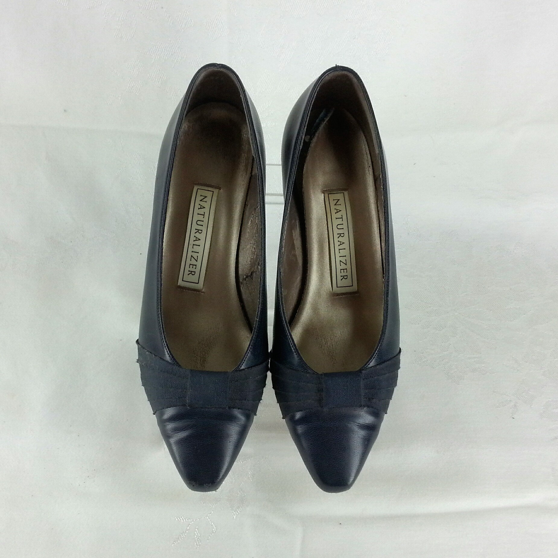 navy pumps size 6
