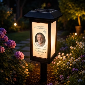 Gepersonaliseerde gedenklantaarn op zonne-energie, grafverlichting met eigen foto, gedenkpaal voor in de tuin, troostgeschenk bij verlies van een geliefde